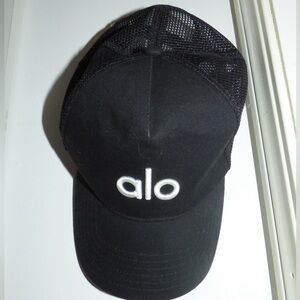 ALO YOGA trucker hat